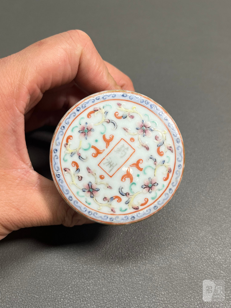 清乾隆“药洲”款粉彩八宝缠枝莲纹轴头（一对） - 图17